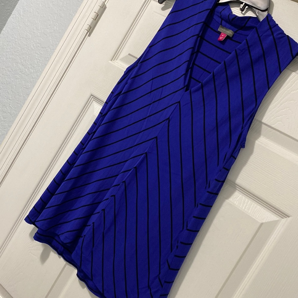 Sleeveless v-neck top